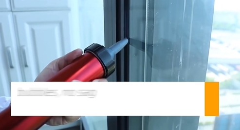 Strong sealant! Easily fix the gaps between doors and windows, waterproof and dustproof