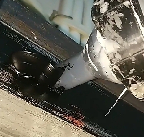 Application of sealant on glass